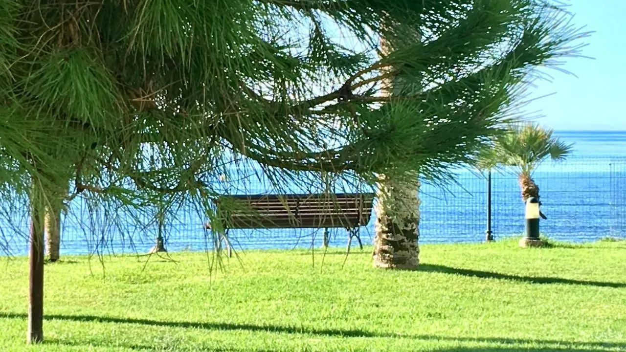Mi Capricho Beachfront- 3-7 Apartment With Sea Views Sitio de Calahonda